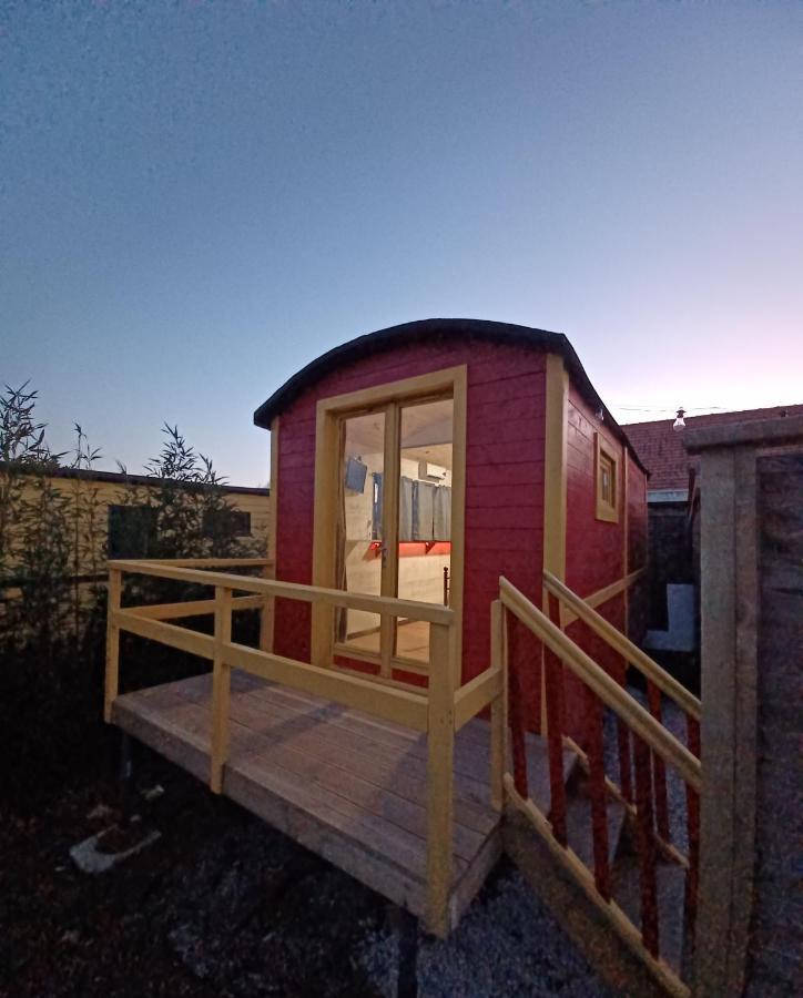 Roulotte Et Sauna De Tonton Bouvy Au Domaine Du Reuze Winnezeele Esterno foto