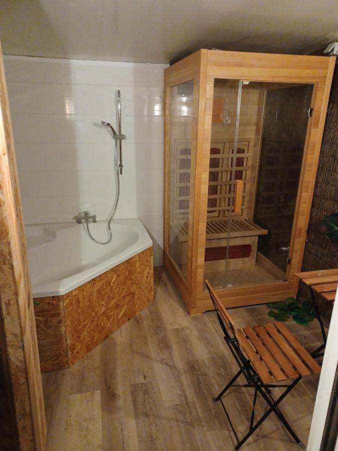 Roulotte Et Sauna De Tonton Bouvy Au Domaine Du Reuze Winnezeele Esterno foto